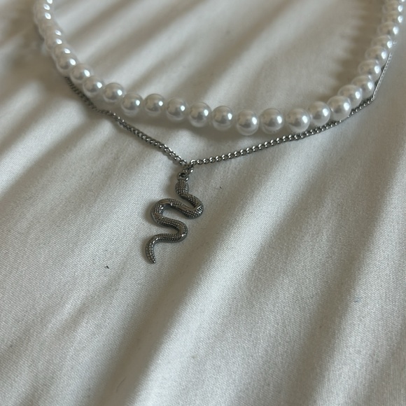 Pearl Necklace with snake chain attached - Picture 2 of 2